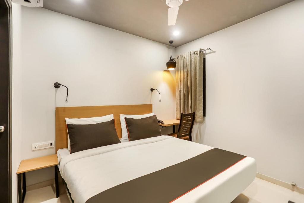 Collection O Le Noida Hotel Near Sector 76 Metro Station - View 4