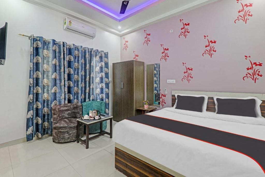 Collection O by OYO Shivashakti Near Chaudhary Charan Singh - View 2