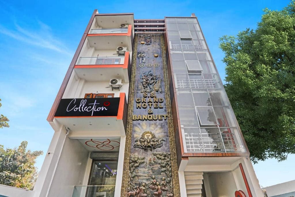 Collection O by OYO Shivashakti Near Chaudhary Charan Singh - Main view