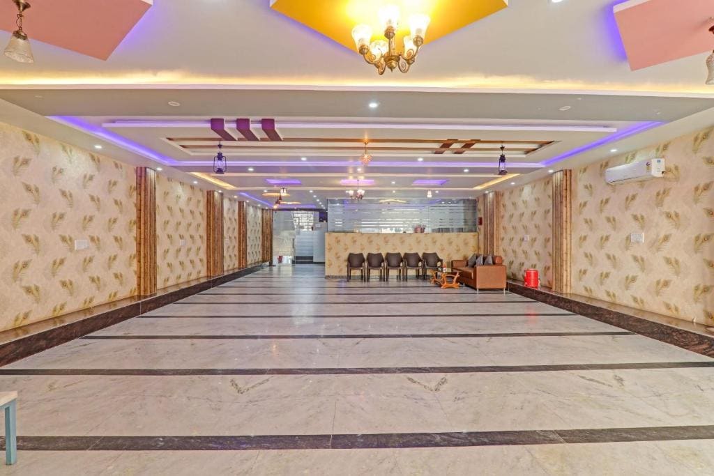 Collection O by OYO Shivashakti Near Chaudhary Charan Singh - View 4