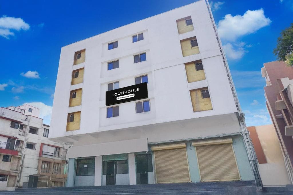 Super Townhouse Ambegaon Road Katraj Formerly White Castle - View 5