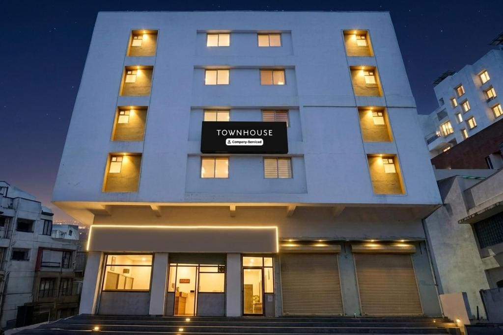 Super Townhouse Ambegaon Road Katraj Formerly White Castle - Main view