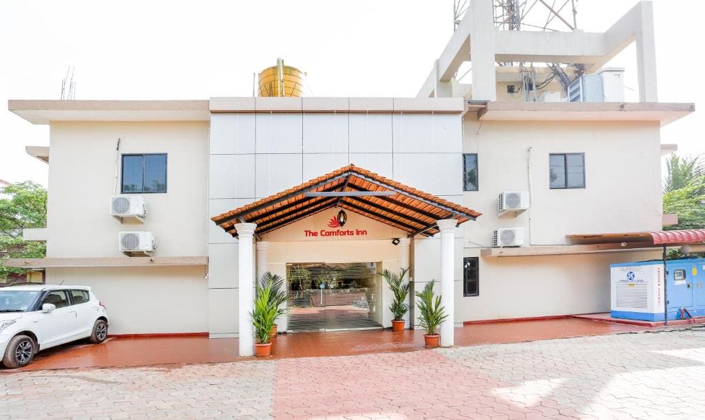 Treebo Comforts Inn, University Road Deralakatte - Main view
