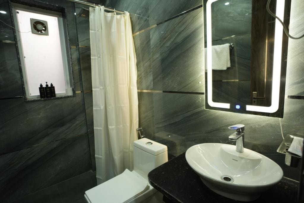 The Empire Corporate Studio Hotel Sector 43 ,Golf Course Road , One Horizon Center - View 6