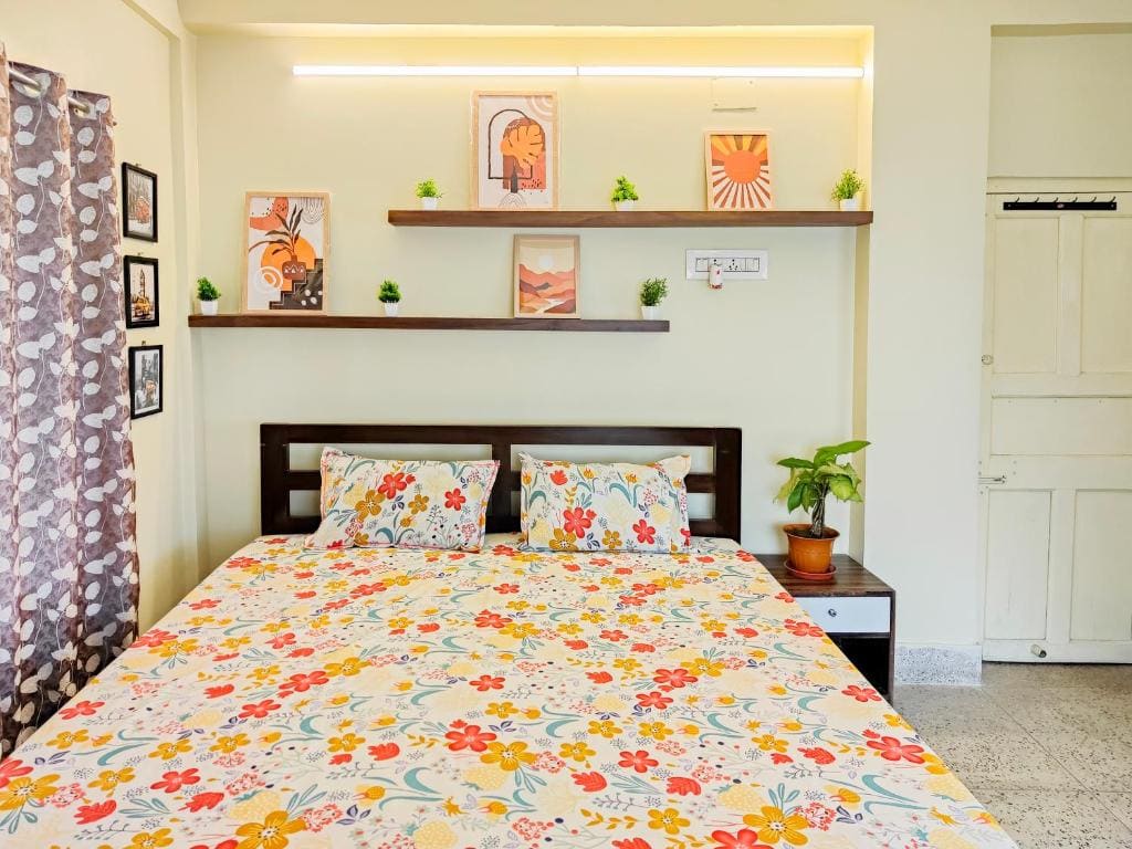 couple friendly room with balcony, kitchen private bath - View 2