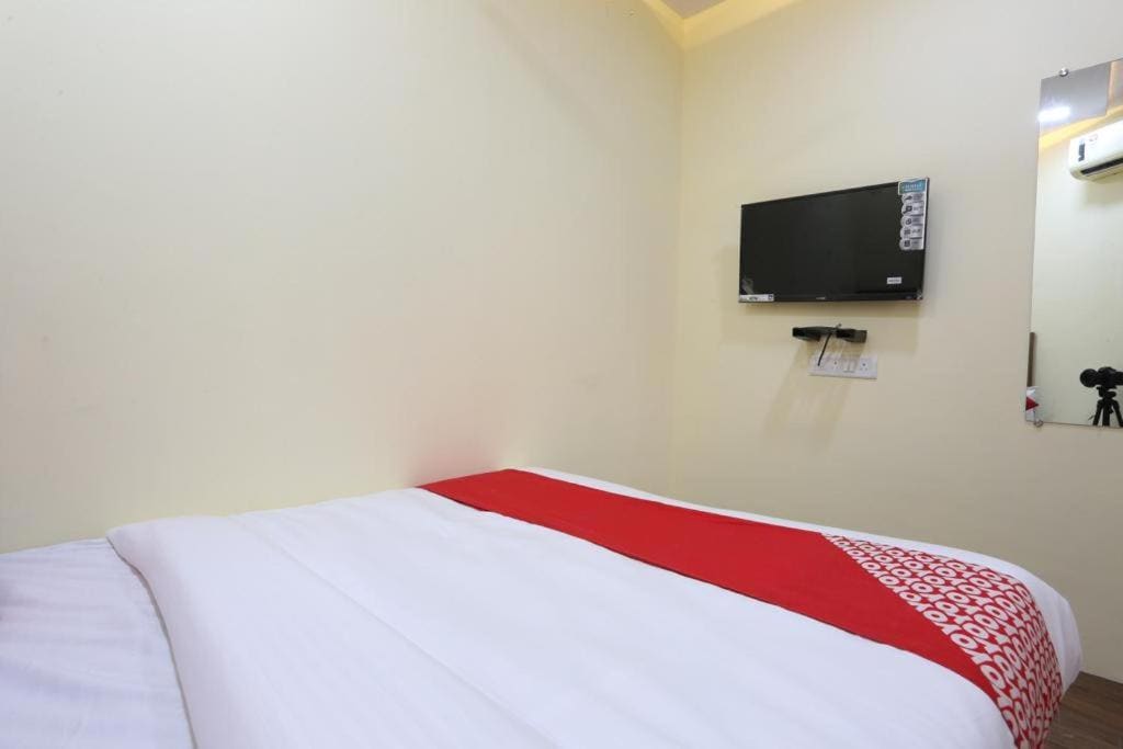 Hotel Crown Goregaon Mumbai - Main view