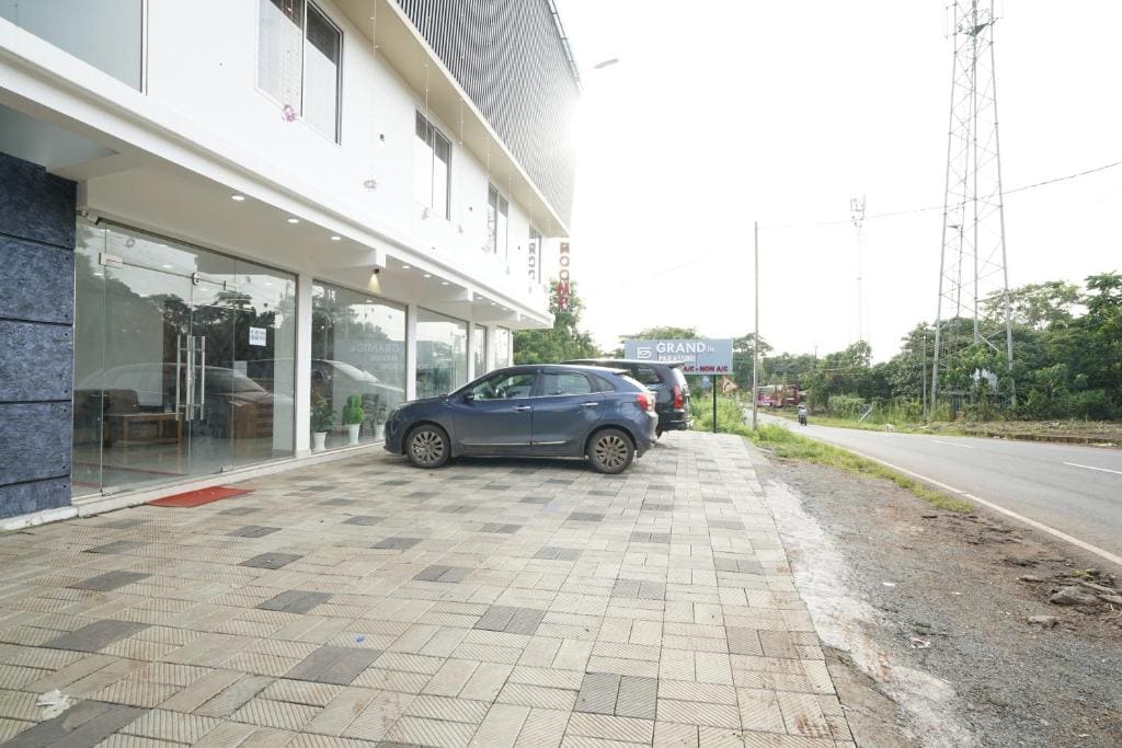 Staymax Parassinikadavu - Main view