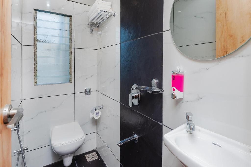 FabHotel Airport Palace - Nr Mumbai International Airport - View 3