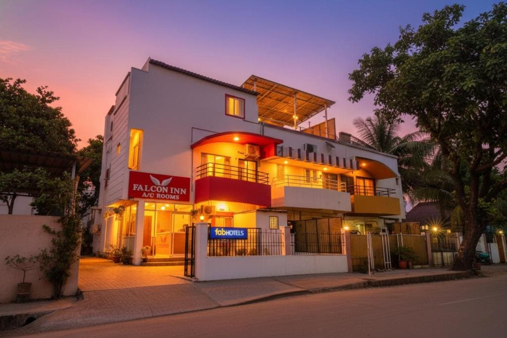 FabHotel New Falcon Inn - View 4