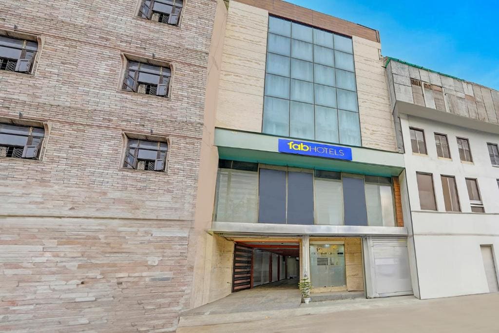 FabHotel Galaxy - Nr Patel Nagar Metro - Main view