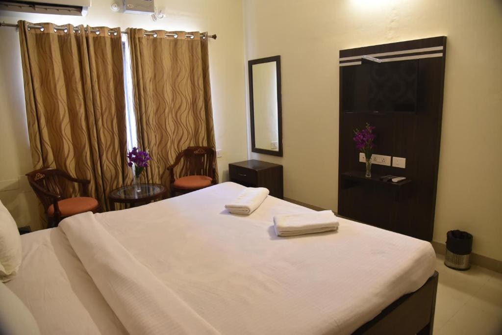 Ganga Darshanam Guesthouse at Dashashwamedh Ghat - View 7