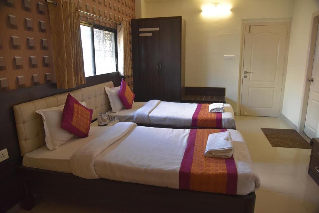 Ganga Darshanam Guesthouse at Dashashwamedh Ghat - View 6