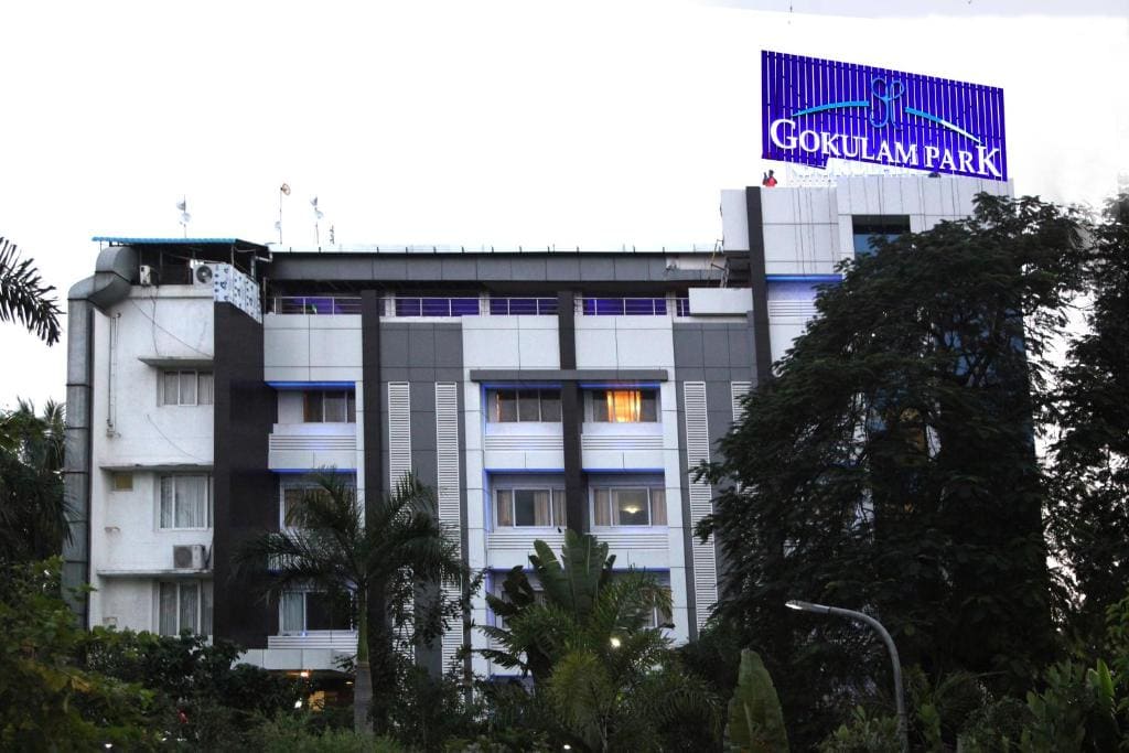 Hotel Gokulam Park - Main view