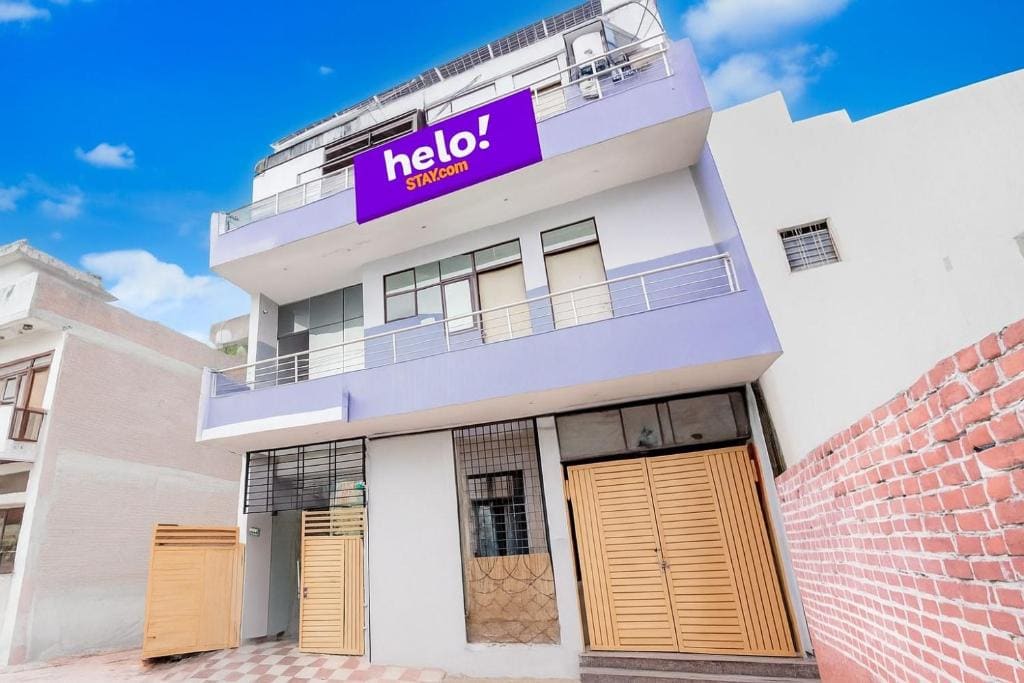 Helo Stay Vivek Vihar Metro Station - Main view