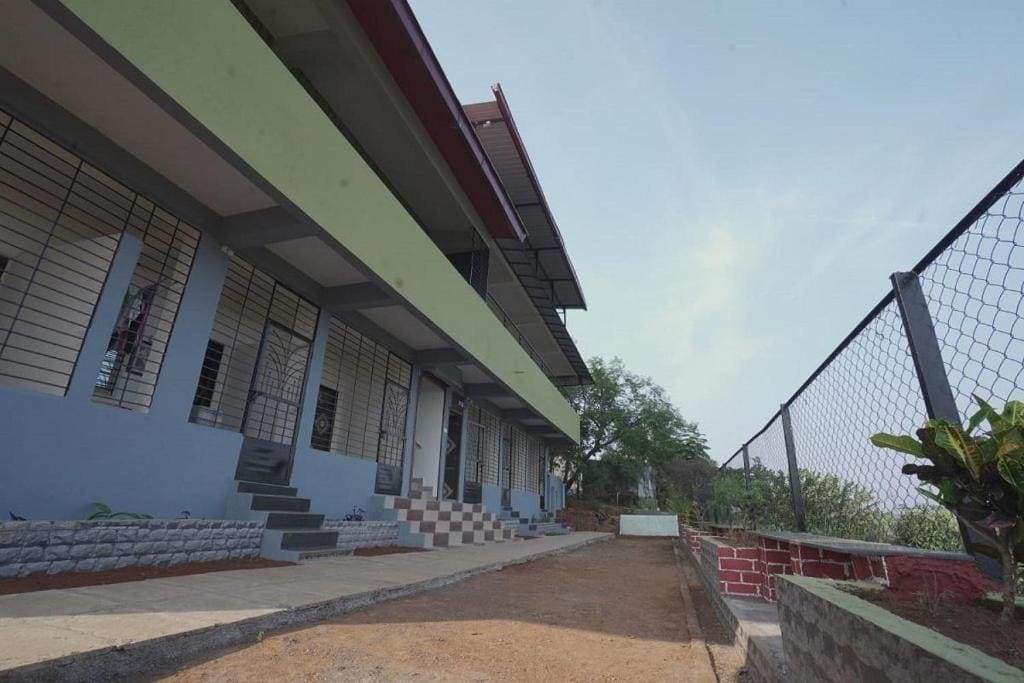 Hilltop retreat - Main view