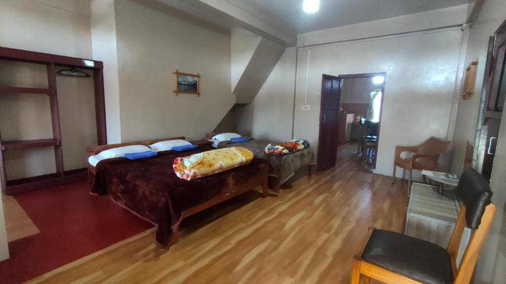 Holly Lodge Guest House - View 4