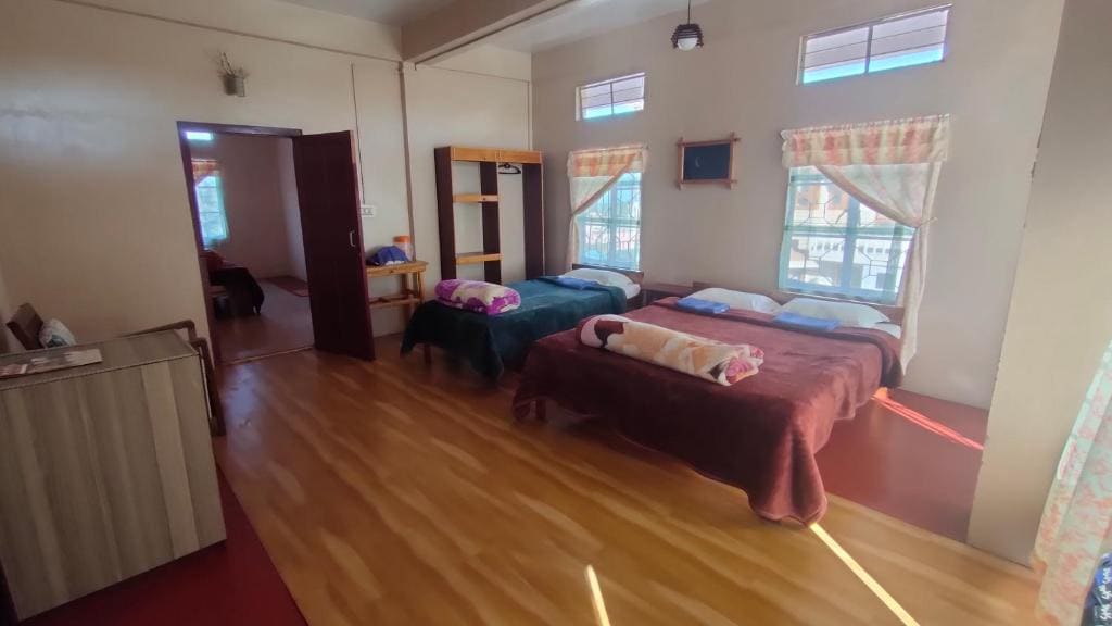 Holly Lodge Guest House - View 6