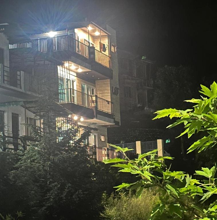 The kafal House - near Neem Karoli Mandir - Weergave 7