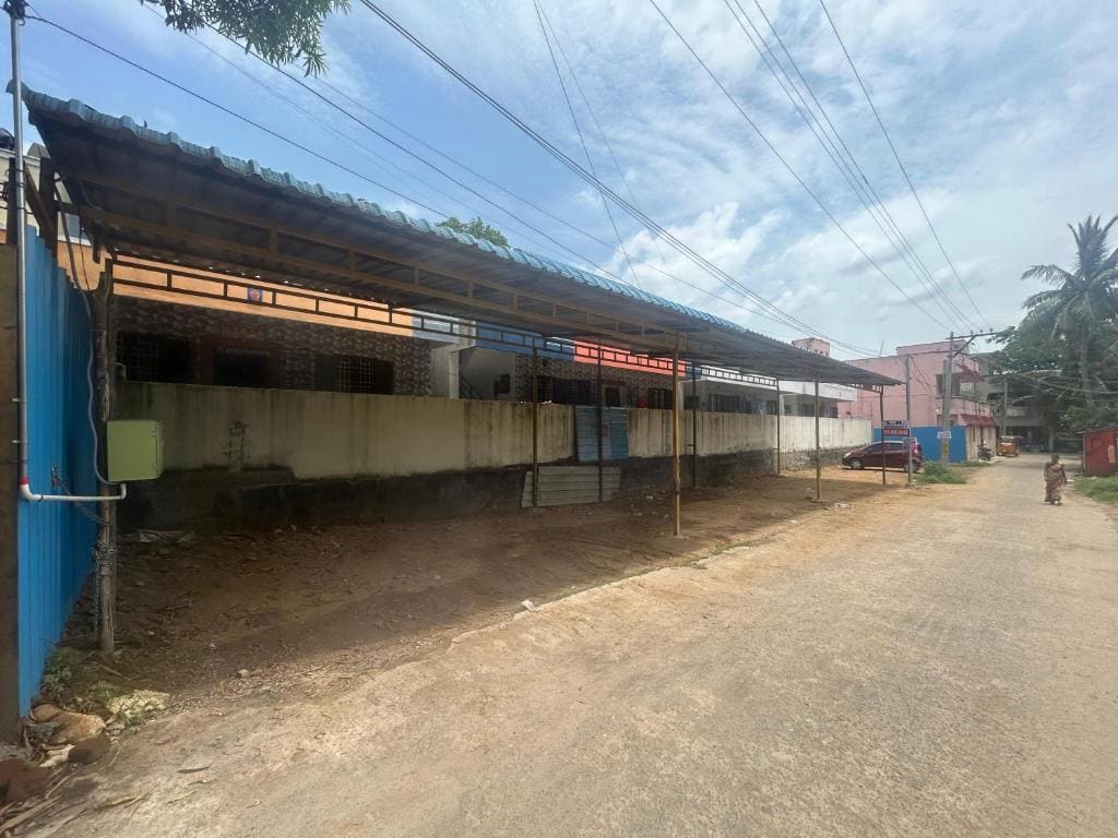 L. R RESIDENCY - Main view