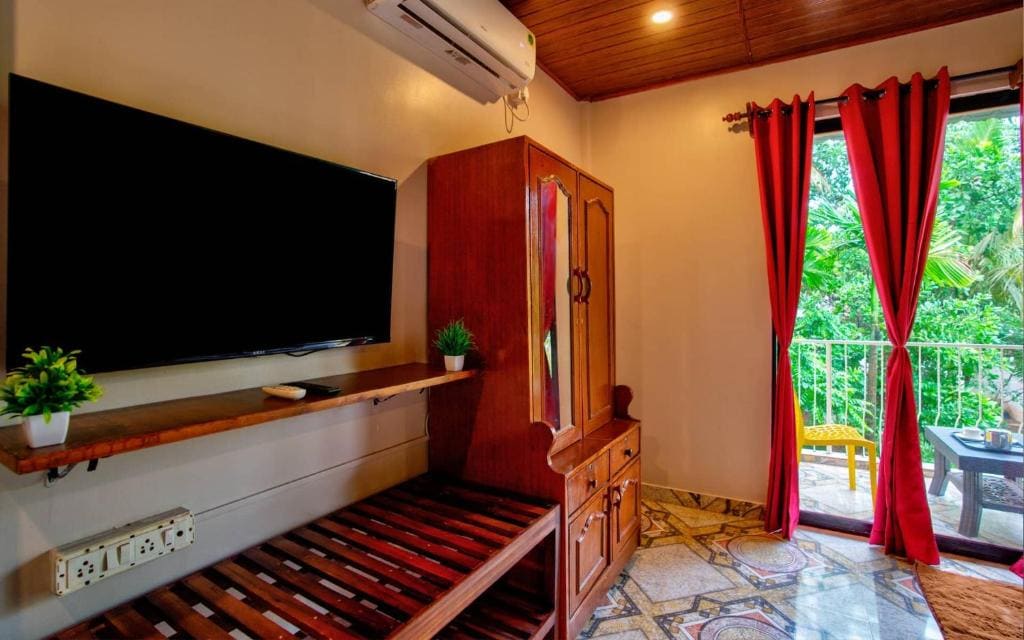 La Roca Inn - Main view
