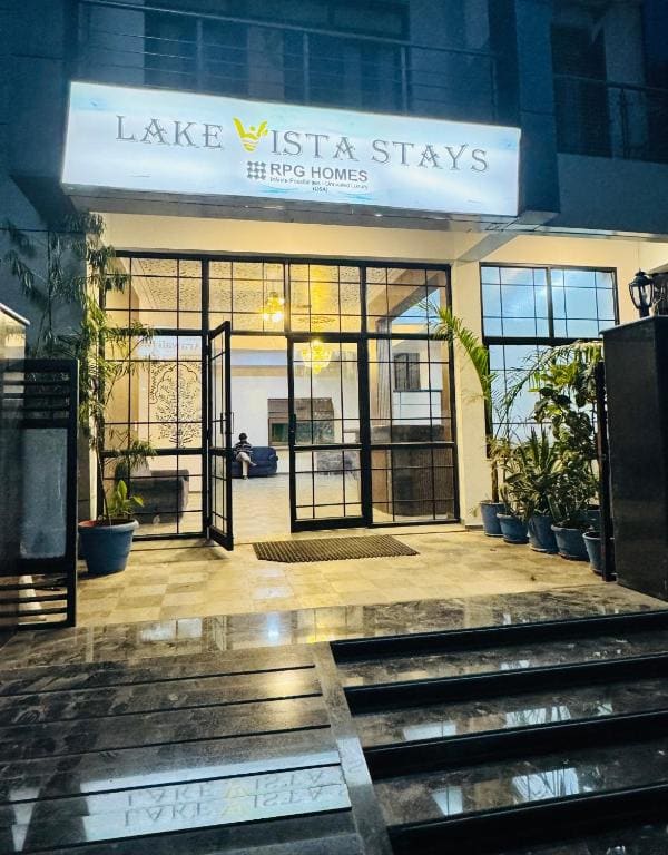 Hotel Lake Vista Stays - View 4