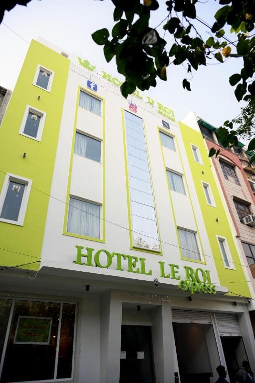 Hotel Le Roi Express Karol Bagh - Main view
