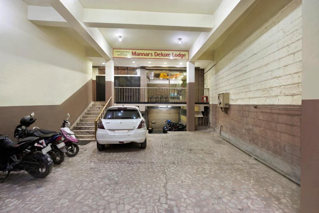 Mannars Deluxe Lodge - Main view