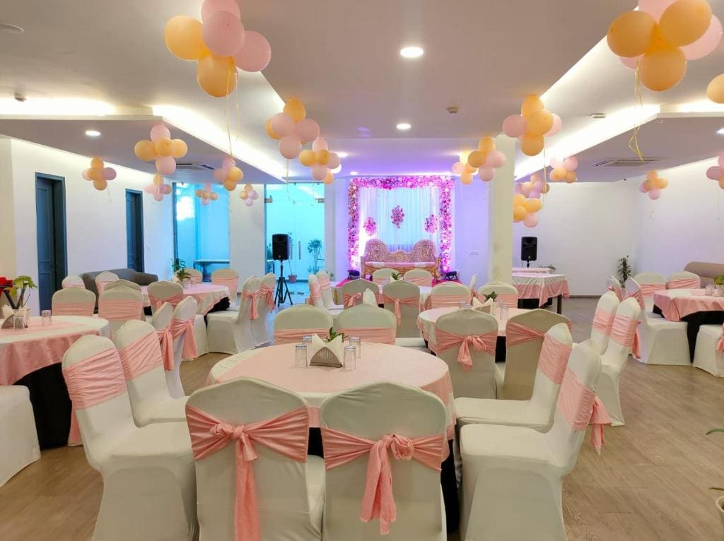 Hotel Mavens White Artemis Hospital Road Sector 52 Gurgaon - View 3