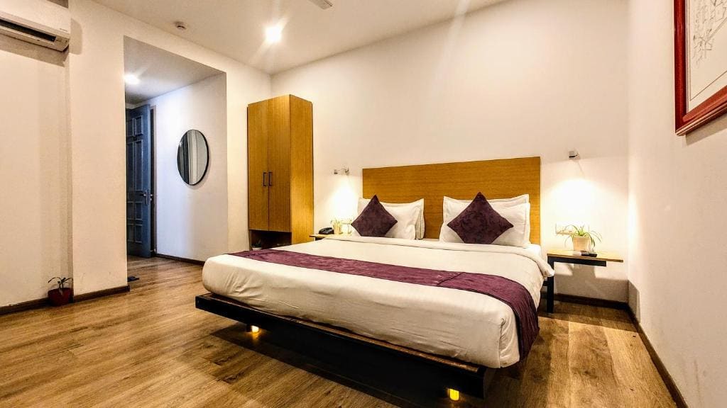 Hotel Mavens White Artemis Hospital Road Sector 52 Gurgaon - View 2