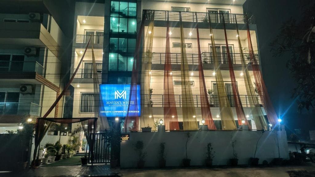 Hotel Mavens White Artemis Hospital Road Sector 52 Gurgaon - Main view