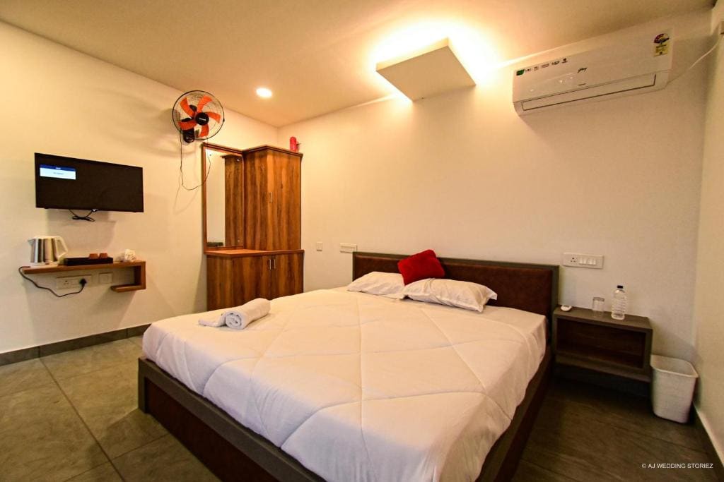 Mistyloft by East West - Main view