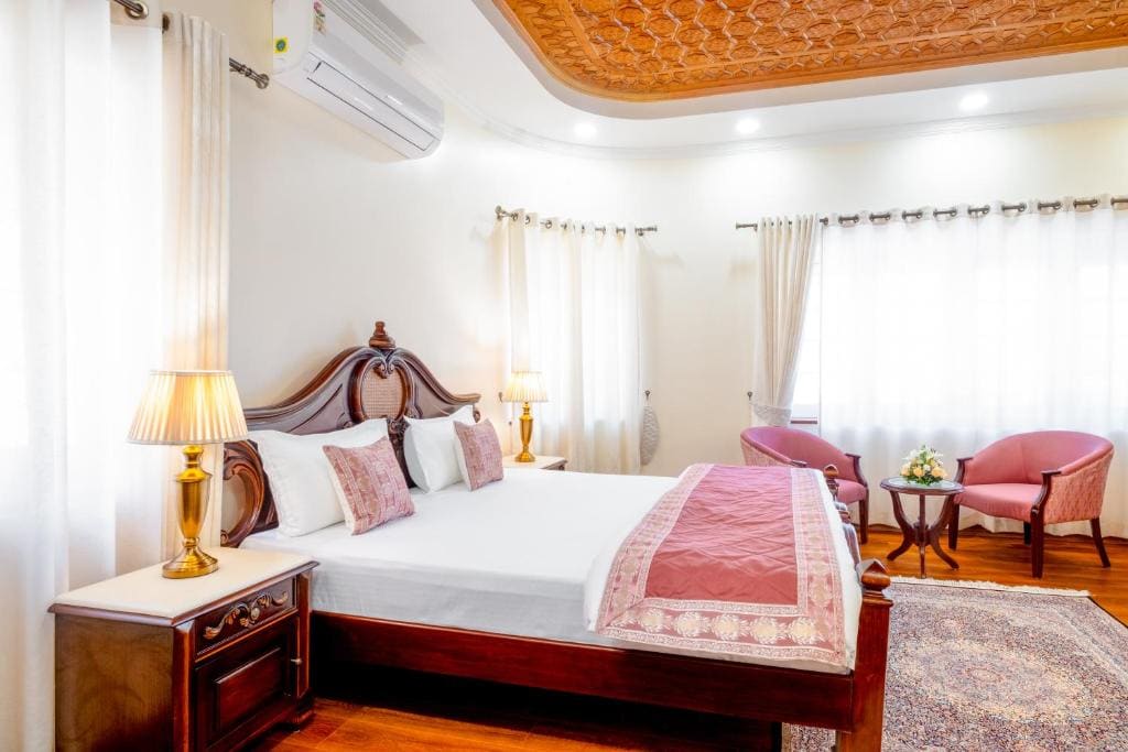 Moghal Mahal Resort Rajbagh Srinagar - View 2