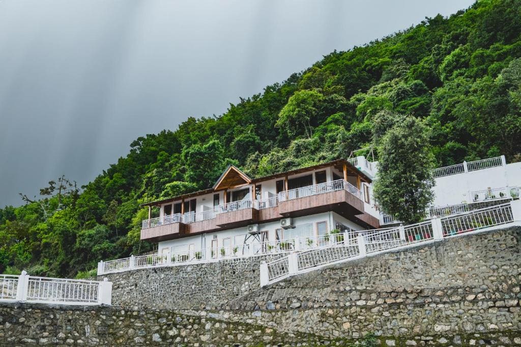 Navya Stays - Main view