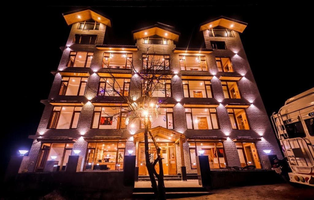 Hotel Old Smugglers Hadimba Temple - Main view