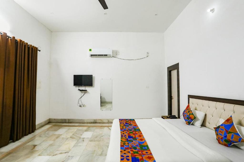 Via Prashansa Palace - Nr Banaras Railway Station - View 3