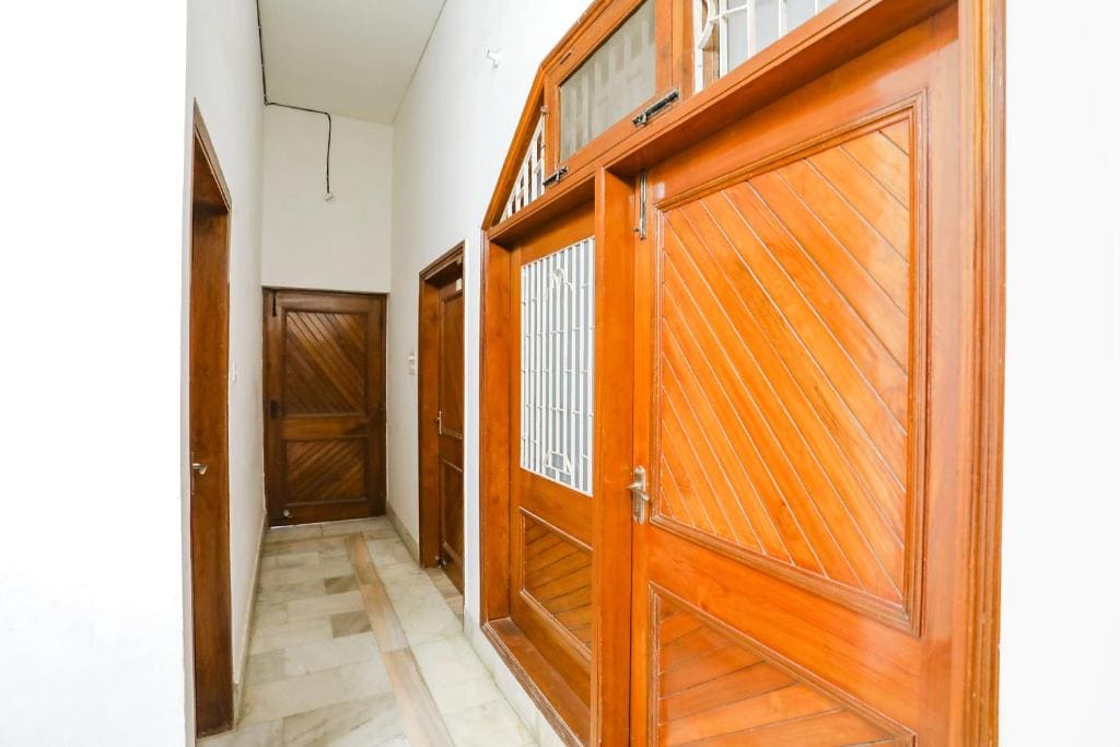 Via Prashansa Palace - Nr Banaras Railway Station - View 7