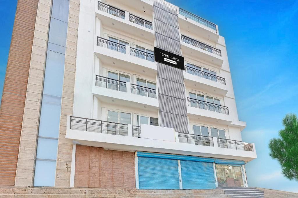 Super Townhouse Sector 62 Gurgaon Near World Mark - View 5