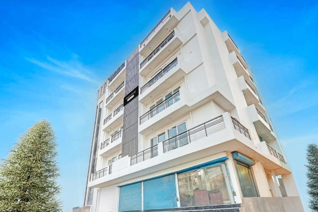 Super Townhouse Sector 62 Gurgaon Near World Mark - View 2