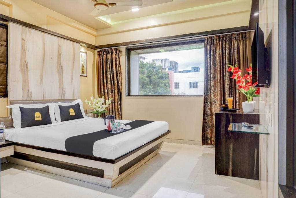 Super Townhouse OAK Regal Inn Near Sant Nagar - View 2