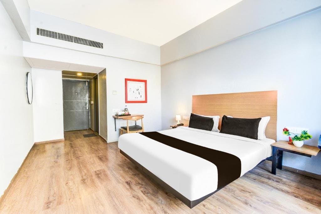 Super Townhouse Lakdikapul - View 6
