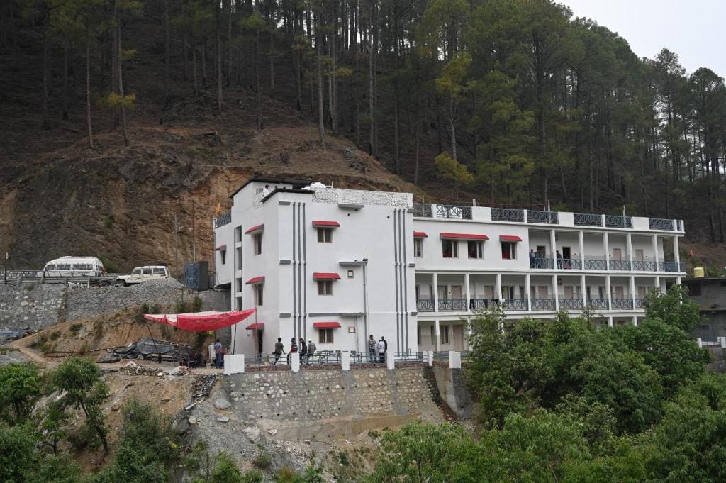 Pine hills resort and restaurant - Main view