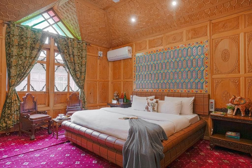 SaffronStays Prince of Kashmir - luxury handcrafted houseboat with mountain views, shikara rides & Kashmiri meals - View 6