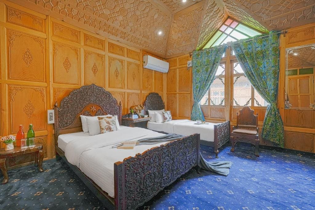 SaffronStays Prince of Kashmir - luxury handcrafted houseboat with mountain views, shikara rides & Kashmiri meals - View 7