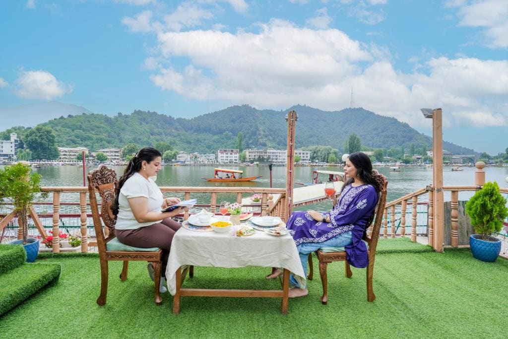 SaffronStays Prince of Kashmir - luxury handcrafted houseboat with mountain views, shikara rides & Kashmiri meals - View 3