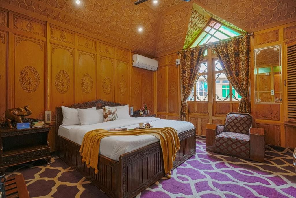 SaffronStays Prince of Kashmir - luxury handcrafted houseboat with mountain views, shikara rides & Kashmiri meals - View 2