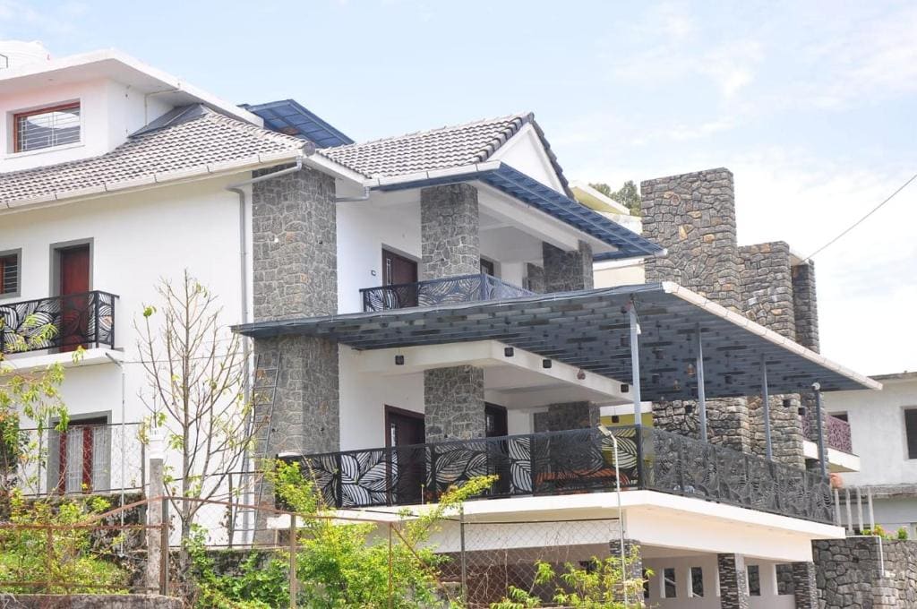 Pugal Holidays - Main view