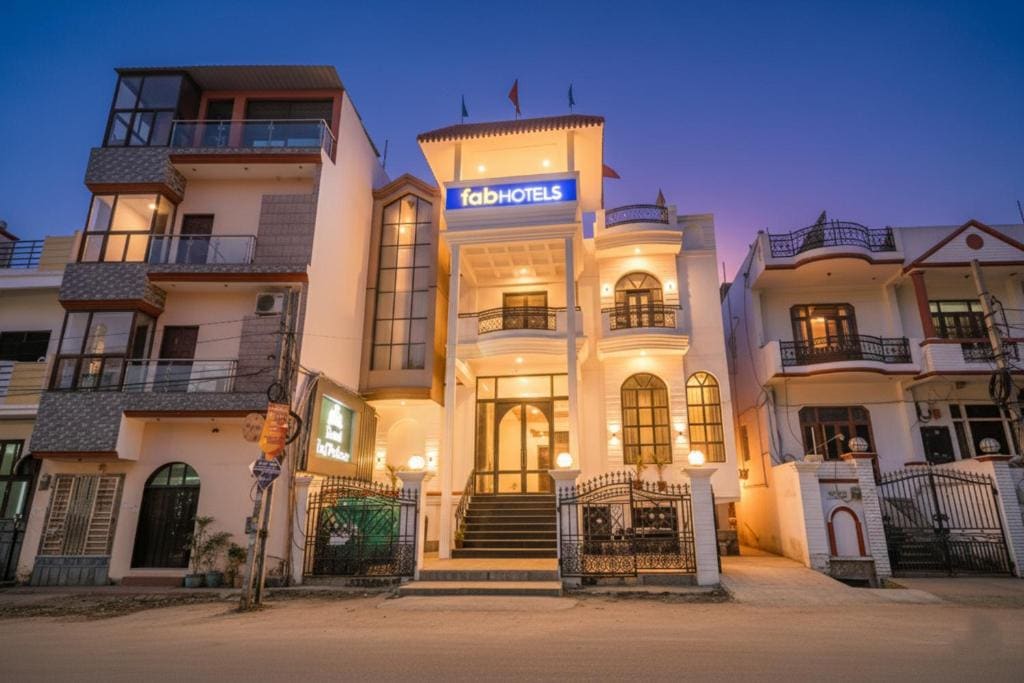 FabHotel Raj Palace - Main view