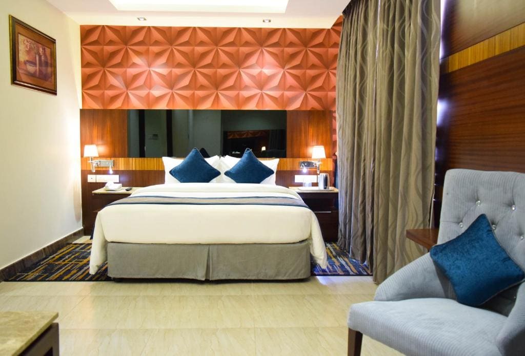 Rg Royal Hotel - Main view