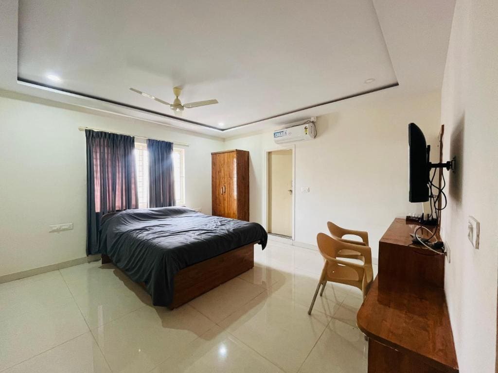 Royal Care With Greenery Comforts - View 2