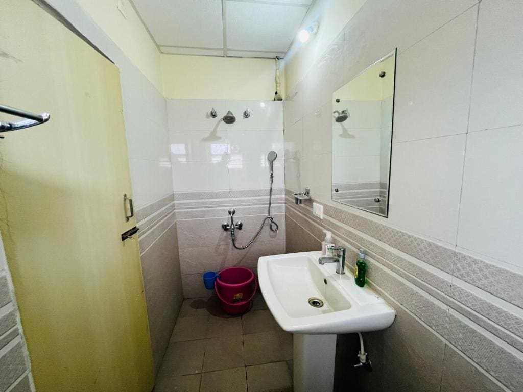 Royal Care With Greenery Comforts - View 6